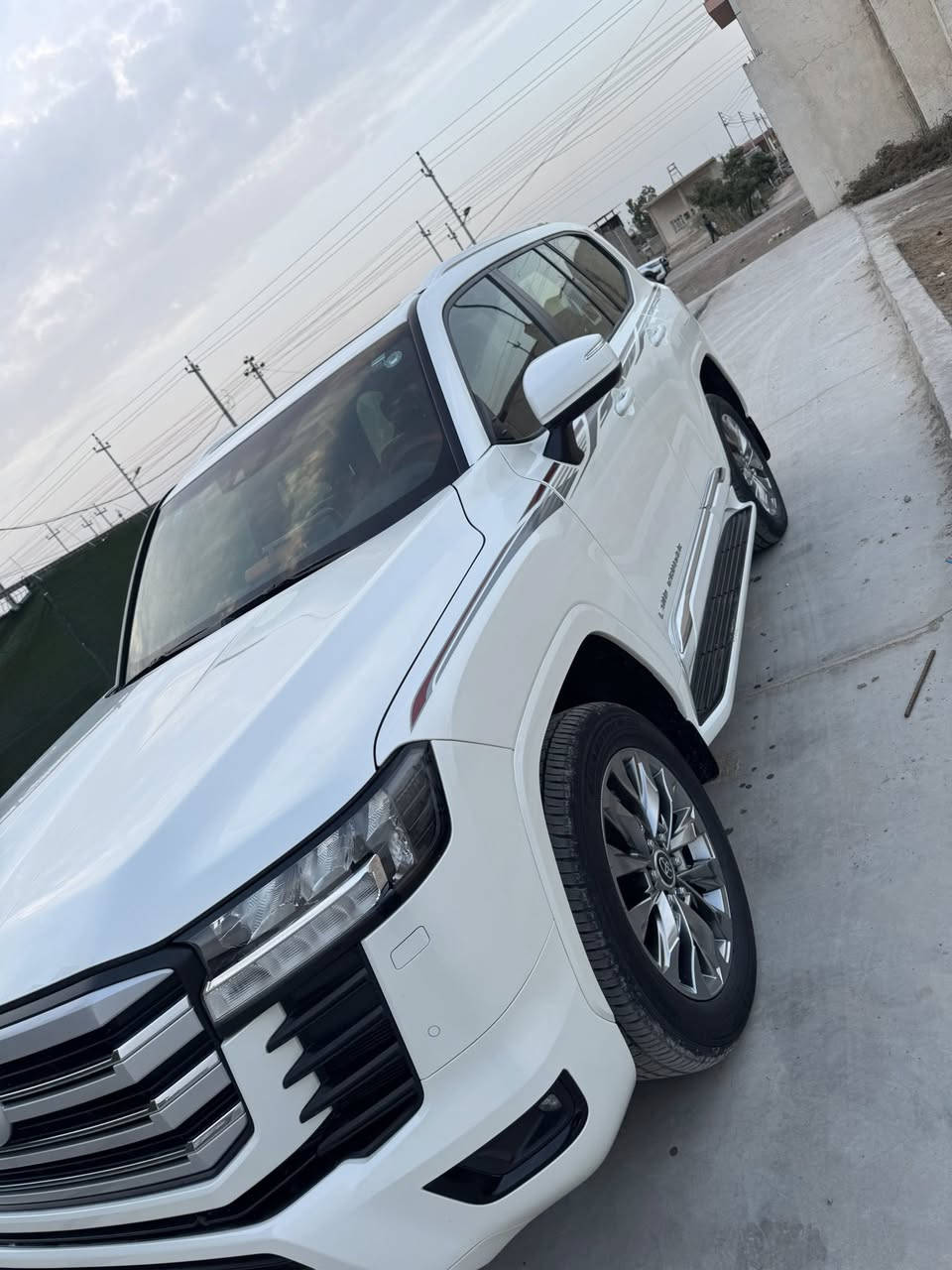 لاندكروز GXR /2024 /ديزل فول مواصفات رادار كشنات جلد احمر فول الفول ماشيه 31الف السعر اتصل ***********
