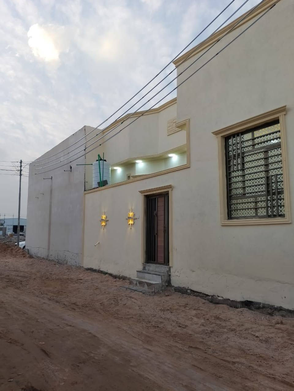 السلام عليكم ورحمة الله وبركاته 👋
اللاستفسار : ***********
توفر دار سكن للبيع 
بناء حديث سنة البناء 2026
المساحه 100م مربع
على شارع 9م
جميع الخدمات متوفره

محتويات البيت ⬇️
دوانيه
صاله
مطبخ
غرف نوم 2
صحيات داخلي + خارجي

نوع العقار : طابو ملك صرف زراعي عراقي سند 25
العنوان : أبي الخصيب أبو كوصره 

السعر 57بي مجال
اللاستفسار :***********
