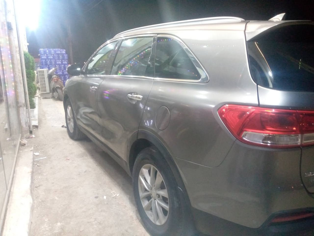 سورنتو  17امريكي رقم كربلاء ضررها مؤشر عليه بصور حادثها بابين جهت السايق مع رش صبغ المكان بدون تبديل بدون ايرباك بدون دواخل  محرك 2400 بيه خيط بخار قليل تبريد شغال تخم تأثير حداديه 5راكب للبيع او مراوس السعر والتفاصيل ***********
