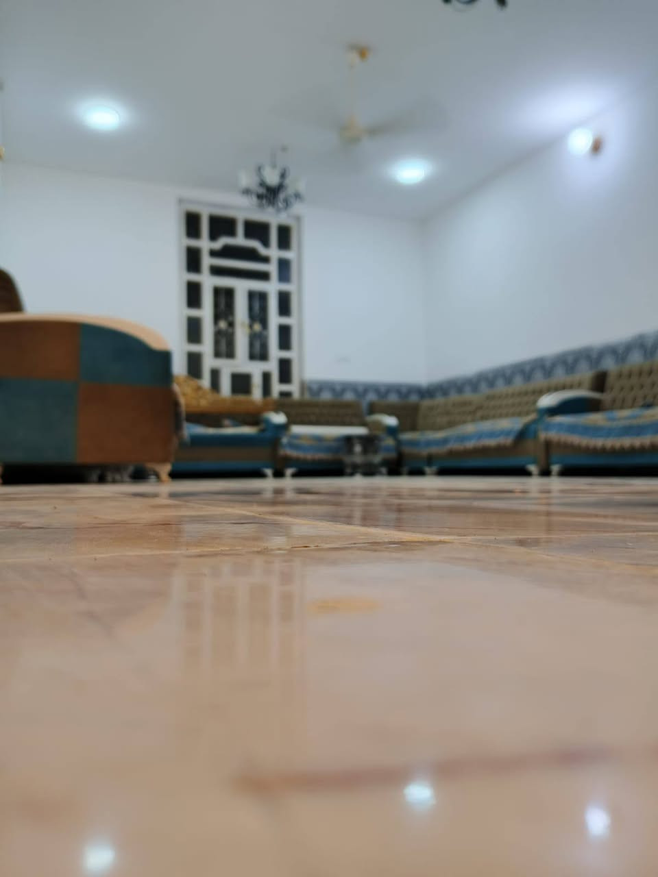 مشتمل مؤثث للإيجار في الرمادي الصوفية قرب جامع النور 

يتكون من غرف نوم عدد 2 وصالة ومطبخ وصحيات 

سعر الايجار 400 الف .

كافة الخدمات متوفره من ماء وكهرباء وطنية و مولد.

ـــــــــــــــــــــــــــــــــــــــــــــــــــــــ.

📍 للمزيد من التفاصيل يمكنكم زيارة مكتبنا:

مكتب شمس الرافدين للعقار   – الرمادي / شارع 40 – قرب مرطبات دريم لاند.

📞 أرقام التواصل (واتساب متاح):

*********** ✅ عبدالغني الفراجي.

*********** ✅ عبدالغني الفراجي.

نرحب بكم دائماً لزيارتنا والاستفسار عن أي عقار يناسبكم.
