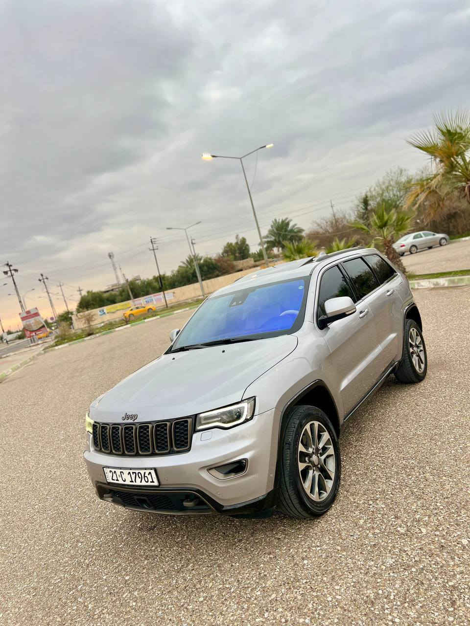 جيب كراند شيروكي اصدار خاص V6 3600
سعر مناسب
اعلى مواصفات بالجيب
كفالة عامة 
موديل ٢٠١٦    4*4  بجم كولد ذهبي بلادي
دبل صالنصة + دبل هوك امامي
مواصفات ١/١
جكات تصعد وتنزل
3 رادارات ( امامية جوه الرقم + جانبية + خلفية )
حساسات امامية خلفية جانبية
CD جنجر بمكان تجوه
بانوراما
شفتات استرين
مانع تصدام + قيادة ذاتية + نظام تتبع + توقف ذاتي - اوتو تشغيل +تحديد مسار
دواخل ٣ الوان ( عسلي+ دشبول اسود مع ذهبي ) دشبول تطريز خياط
كشنات تبريد + تدفئه 
كشنات خلفية تدفئه
كشنات خزن ميموري
استيرن تدفئه + متحرك كهربائي
مودات قيادة +نظام سبورت
مراية متحرك ويه R + شفط
زينون متحرك 
صندوق شفط + دمام بالصندوق
جام امامي حساس يشتغل اوتو ويه المطر
نظام صوتي بوز
تخم تاير جديد
كير محرك بشرط
سنوية رقم هزه جديده سليمانية باسمي
مكانه كركوك 
سعر ٢٢٧ بيها مجال بسيط
***********
