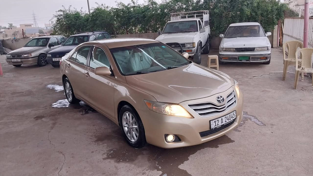 سلام عليكم.   السعر 115 وبيها مجال 
للبيع تويوتا كامري موديل 2011
صبغ بجاملغ السائق وربع البوند، بدون داخل
بدون دواخل وبدون أرباك.
ماشية 184 ألف فقط.
المحرّك والگير بحالة الشركة وما مفتوحين.
الأرقام هزه سنوية جديدة وباسمي.
كابون بانزين بيها 
طخم أمامي وخلفي جديد.
  العنوان موصل برطله
رقم الهاتف 
***********
***********
