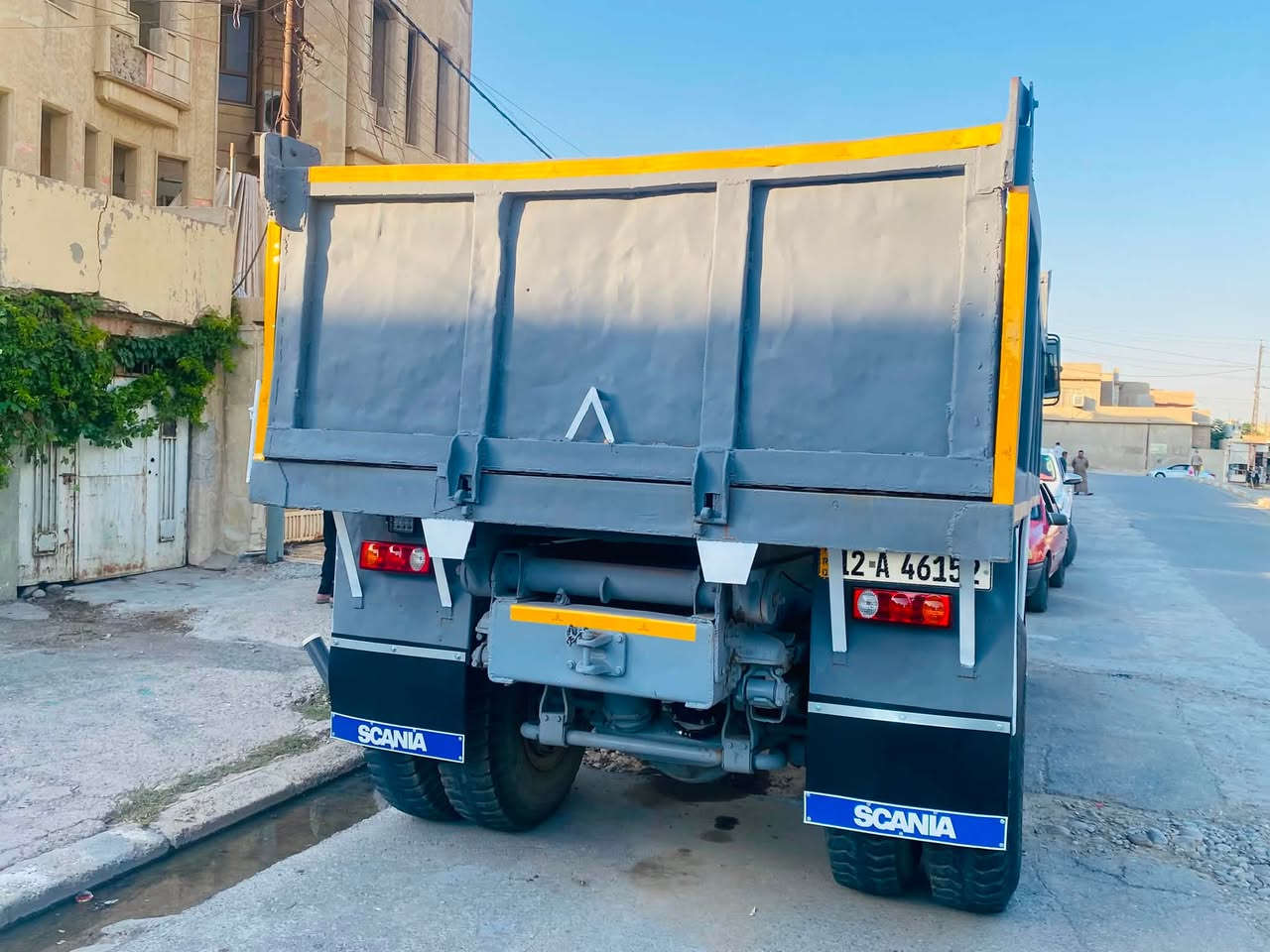 سكانيا 111 للبيع رقم انكليزي جديد سنوية الى 2031 محرك لا صرف ولا نفخ سيارة جاهزه على اخر حبايه والسعر وباقي التفاصيل ع رقم ***********
