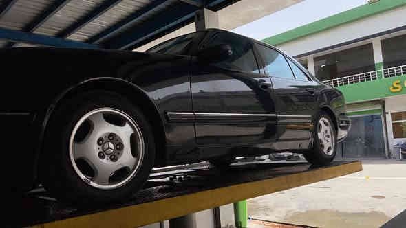 السلام عليكم ورحمة الله 
ام عيون 2001 

اسود صبغ عام 

رقم بغداد 

داخل جلد 

سلايد 

زنون 

كير ومكينه مكفولات 

تاير حدادية جديد 

مكاني بغداد 

***********

السعر 13,500
