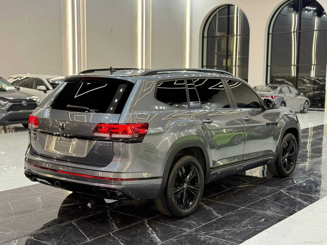 𝟐𝟎𝟐𝟑 𝐕𝐖 𝐀𝐓𝐋𝐀𝐒 𝐂𝐑𝐎𝐒𝐒 𝐒𝐏𝐎𝐑𝐓-𝐒𝐄𝐋 𝐑-𝐋𝐈𝐍𝐄 𝐁𝐋𝐀𝐂𝐊

فولكس واكن اطلس (SEL R-LINE BLACK) موديل 2023

‎اللون : فيراني

عدد المقاعد : 7 راكب

‎‏‎عداد المسافة : 44 الف

حجم المحرك : V6 3.6L (6.سلندر)

‎‏‎بدون ضرر ✅🔚 (فقط بونيد سرقة) بجم كلة بلادي 

كافة الايرباكات سليمة 100%  

 𝐒𝐄𝐋 𝐑-𝐋𝐈𝐍𝐄 𝐁𝐋𝐀𝐂𝐊 : المواصفات 

‎‏‎فـول فـول مـواصـفـات 1/1
‎
‎فتحه سقف بـــانورمـــا
دةبـل اكـسـل : 𝐀𝐖𝐃
كـيـج الـــكترونـــي
بـــردات ابـــواب
‎ابـــواب بصمة 
‎‏‎بصمة تشـــغـــيل 
𝐑𝐄𝐌𝐎𝐓𝐄 𝐒𝐓𝐀𝐑𝐓 :‎‏‎ تشغيل عن بعد
‎‏‎شـــاشـــة دشـــبول ديجيتال
شحن وايـــر لـــيس
‎كـــامـــيرا امامي
‎كـــامـــيرا خلفي
‎هـــانـــد بـــریـــك بصمة
اوتو هولد : 𝐀𝐔𝐓𝐎 𝐇𝐎𝐋𝐃
اوتو ستارت : 𝐀𝐔𝐓𝐎 𝐒𝐓𝐀𝐑𝐃
اوتو ستوب : 𝐀𝐔𝐓𝐎 𝐒𝐓𝐎𝐏
‎رادار° 𝟑𝟔𝟎 
‎‏‎رادار امامي ( تحديد مسار )
‎‏‎رادار جانبي  ( نقاط عمياء )
‎‏‎رادار خلفي ( التحذير من الاصطدام )
‎حساسات° 𝟑𝟔𝟎 
‎‏‎حساسات امامي
‎‏‎حساسات جانبي 
‎‏‎حساسات خلفي 
نظام : 𝐆𝐏𝐒
نظام : 𝐄𝐂𝐎
نظام : 𝐍𝐎𝐑𝐌𝐀𝐋
نظام : 𝐒𝐏𝐎𝐑𝐓
نظام : 𝐒𝐍𝐎𝐖
نظام 𝐎𝐅𝐅𝐑𝐎𝐀𝐃
نظام 𝐎𝐅𝐅𝐑.𝐂𝐔𝐒𝐓𝐎𝐌
كشنات جلد
‎‏‎كشنات كهربائي
‎کشنات خزن+ميموري
كشنات تدفئة
‎تحكمات اسيرين
‎‏‎استيرن تدفئة
‎‏‎تبريد لمس
‎‏‎تبريد مركزي
 صندوق شفط كهربائي 
لايتات 𝐋𝐄𝐃 ليد متحرك زينون بيلادي
بكلايتات 𝐋𝐄𝐃 ليد بيلادي
‎‏‎ ويـــل كـــروم 

وبعد هواية مواصفات…

‎‏‎تفاصيل اكثر الاتصال علی ارقام التالية

WhatsApp-Viber

☎️ ***********

☎️ ***********
‎‏‎‏‎
عنوان اربيل📍فرع ناقلات

معرض كاليفورنيا كارس CALIFORNIA Cars
