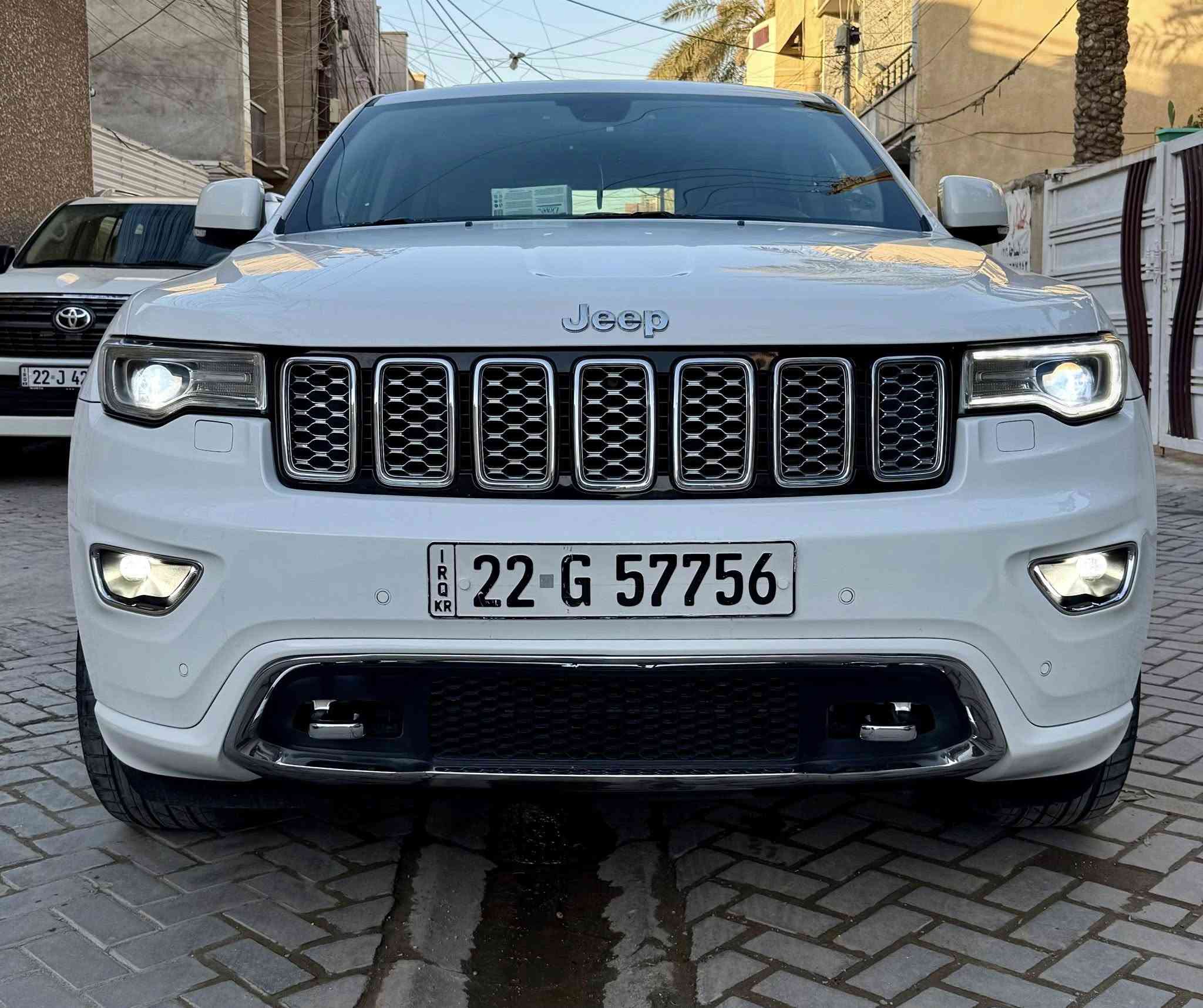 السلام عليكم جيب اوفرلاند 2019 خليجي جديدة  جداً فول مواصفات 3 شاشات جكات حساس امامي خلفي فور ويل بانوراما كشنات حار بارد رادار جانبي نقطة عمياء مراية شفط داخل بيجي وجوزي سيارة نضيفة بشكل داخل جديد جداً ماشية 71 الف ميل رقم اربيل مكانها بغداد ( بيها فقط مكانين بارد مكفول من صبغ وتبديل والحادث ) 
رقمي ***********
