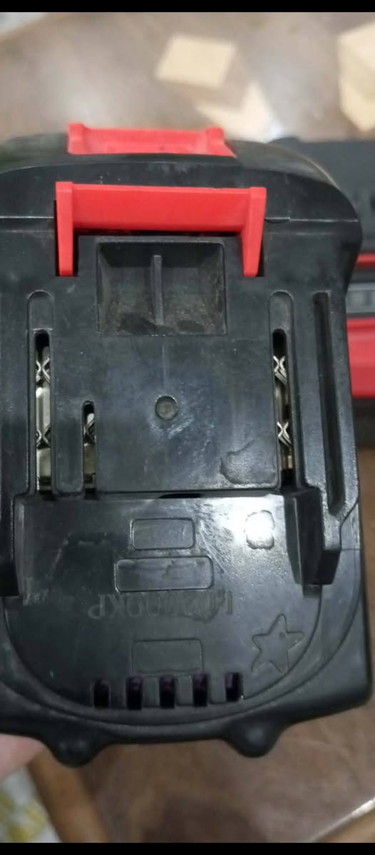 بطاريات قطعتين واضح بالصور التفاصيل 
28 الف0 قطعتين


**إذا كنت صاحب هذا الإعلان وتريد حذفه لأي سبب، رجاءا أرسل رسالة إلى الدعم الفني**