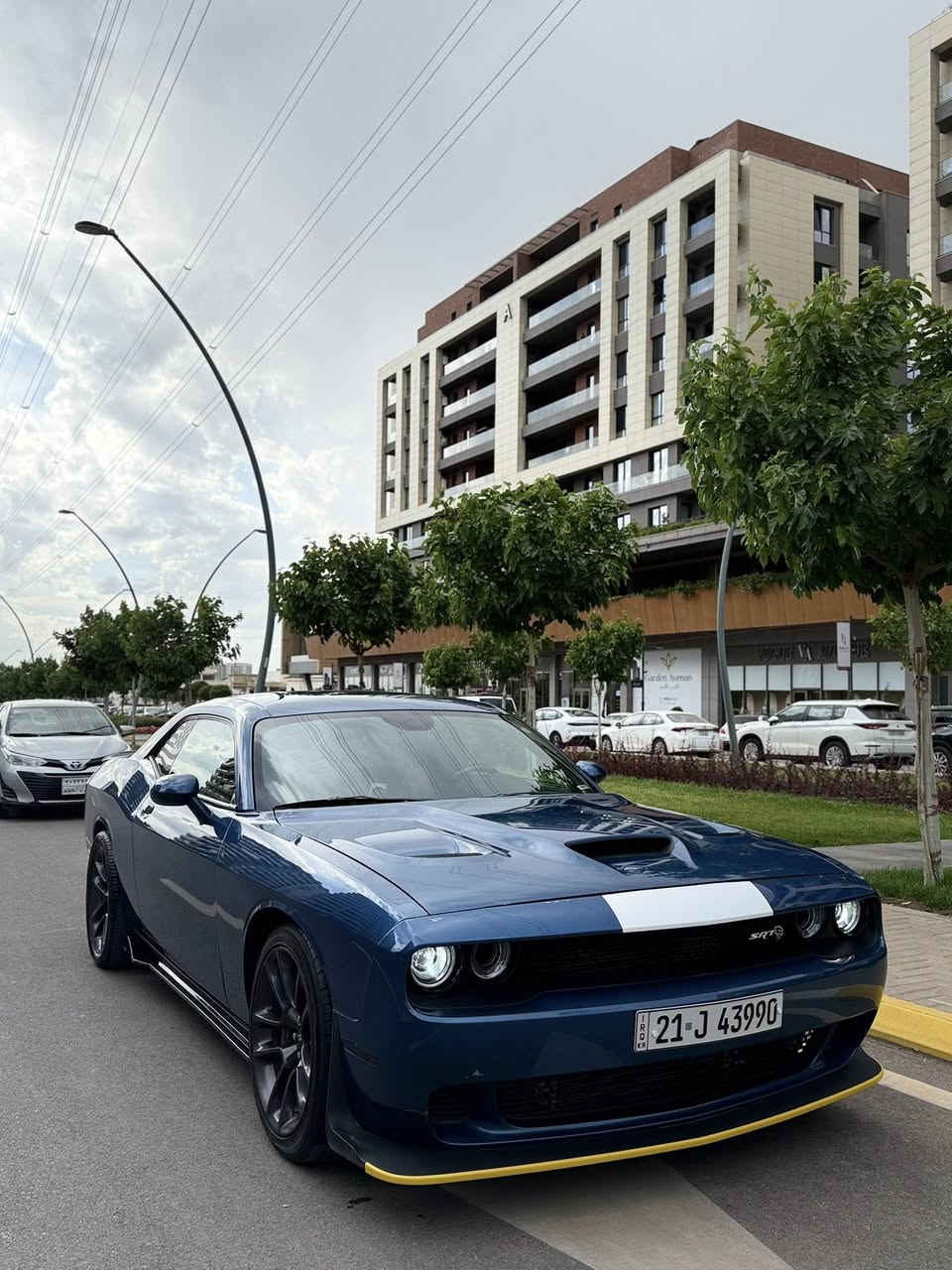 السلام عليكم للبيع فقط
جالنجر للبيع موديل 2022
ماشيه 37 مايل 
حجم المحرك V8 (6.4L)

🔴المواصفات :
بصمة تشغيل
بصمة أبواب
تشغيل عن بعد (Remote Start)
صندوق كهربائي
سستم سماعات Alpine
كشنات خزن ميموري
شفتات+تحكمات استيرن
حساسات خلفية+كاميرا
مانع انزلاق+ABS
وضعيات القيادة Drive Modes
التحكم بالانطلاق Launch Control
وبقية المواصفات المعروفة 
عليها شوته وبرمجه اكزوز 
سوكان اربي ايم تايرات جديد
وعليها ppf همين كامل 
والسياره بيها برمجه حلوه وقويه وبلعافيه على الي ياخذها 
بلنسبه للصبغ فقط جامرلوغ الامامي جهت السكن فقط
رقم سنويه كله بسمي وجديد وشراط التحويل  

السعر 232 ورقه وبيها مجال بسيط 
مكان السياره سليمانيه 
للاستفسار اكثر ***********
