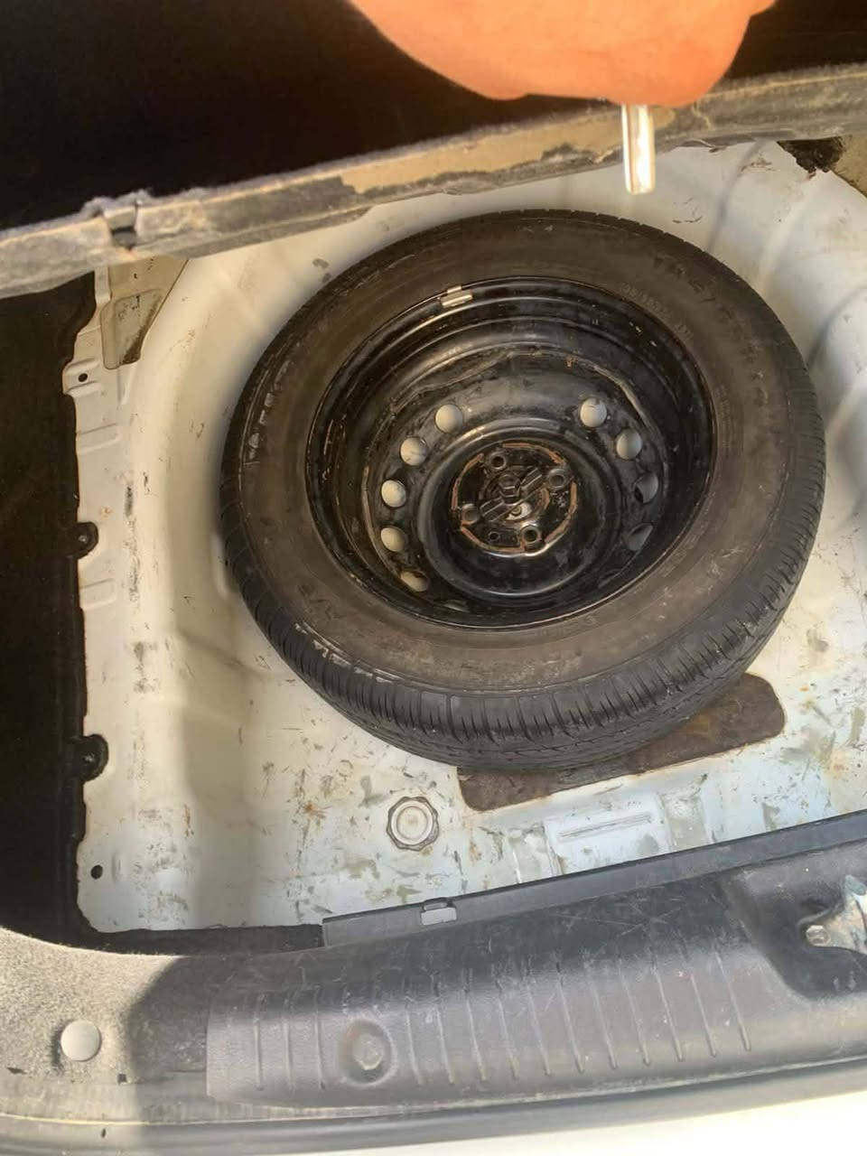 سلام عليكم 
اكسنت موديل 17بسمي رقم مصطره كابون بيها اكتروني ضرر بل البواب شخط فقط بدون معجون ودواخل شرط سعر 100
للاستفسار الاتصال ***********
