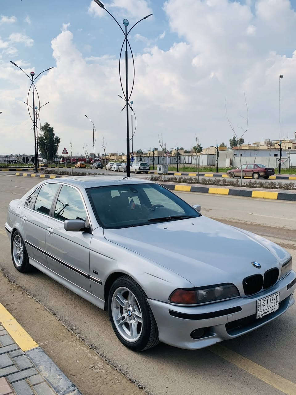 سلام وعليكم
بيم صقر 1997
اصل وفصل 528  🔥
محرك وكير شرط
كير توماتيك وعادي
تبريد ثلج ❄️
مصبوغه عام جماليه
كشنات M جلد  دركه تحكم تحديد سرعه 
سسلايت جام
 سقف كنتاره
شاشه اندروايد
تلفون 📞
لايتات زينون
ويل M
برده خلفي بلادي
شرط لتحويل رقم الماني 
مكاني الموصل
رقم تلفون
***********
***********
