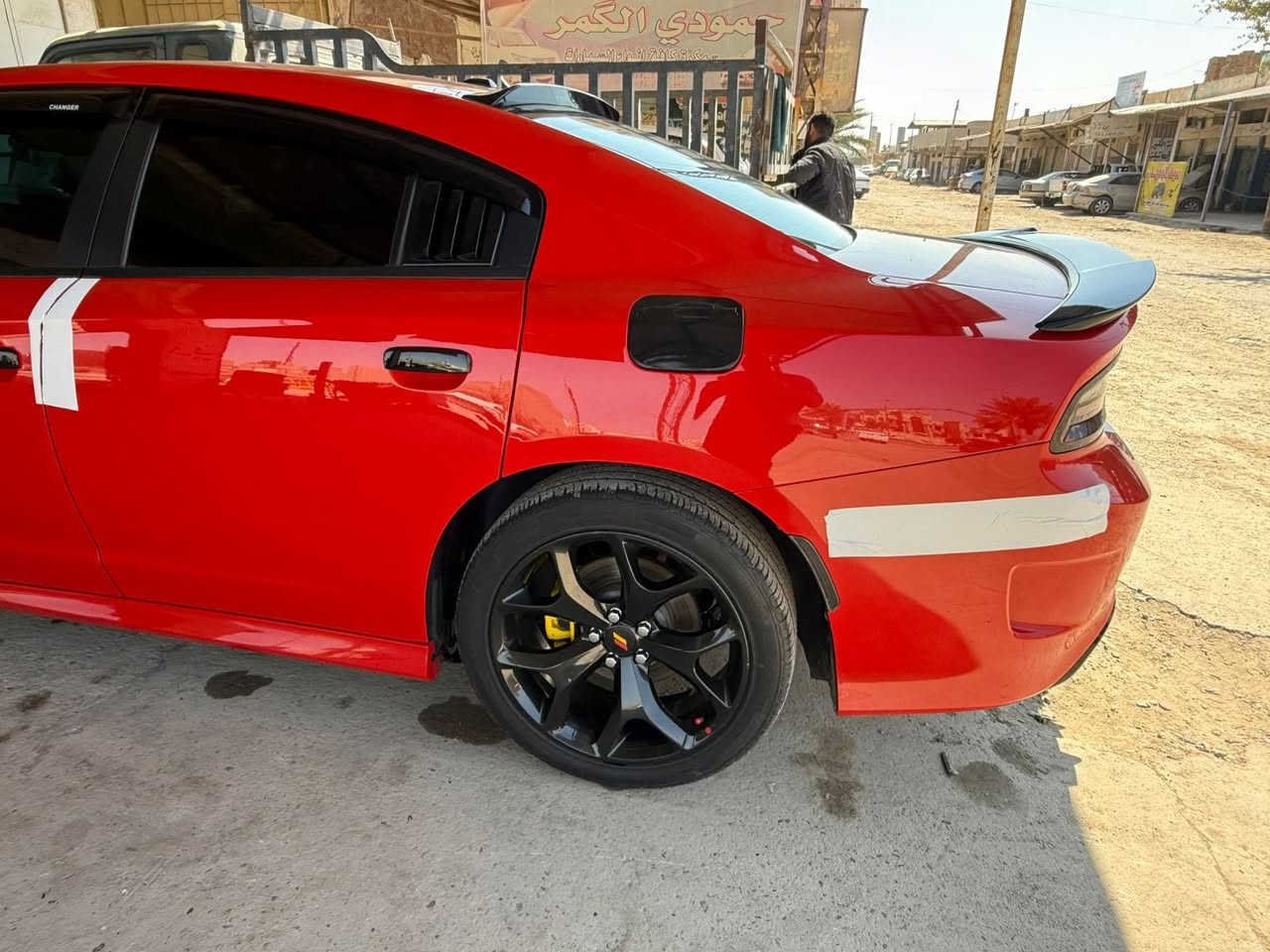 يالله 
السلام عليكم ورحمة الله وبركاته 
دوج جارجر GT 2019 خليجي كفاله عامه حتى من الشخط والرصعه 
فول المواصفات 
فتحه 
لون مميز 
كشنات كهرباء جلد 
باقي مواصفات معروفه 
السعر 300 $ وبيه مجال 
الموقع ؛ فلوجه 
التلفون ؛ ***********
