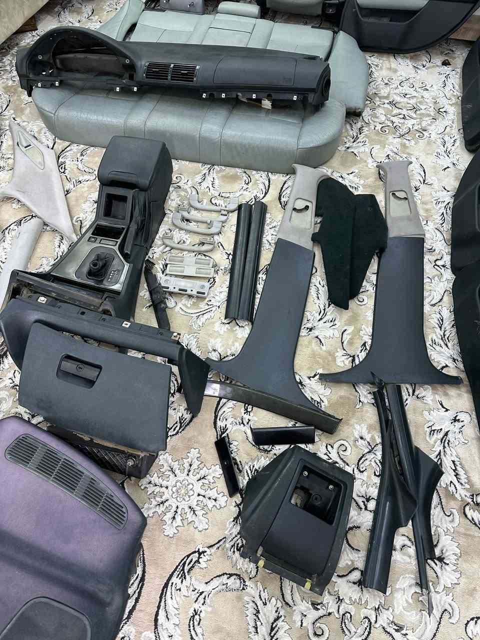 غرفه كامله مال صقر زيتوني وفستقي سعر ٤٠٠ الف  وبعد وياه غراض ارضيه كامله بس كشن السايق بي شك  مال 2000
الاستفسار ***********
