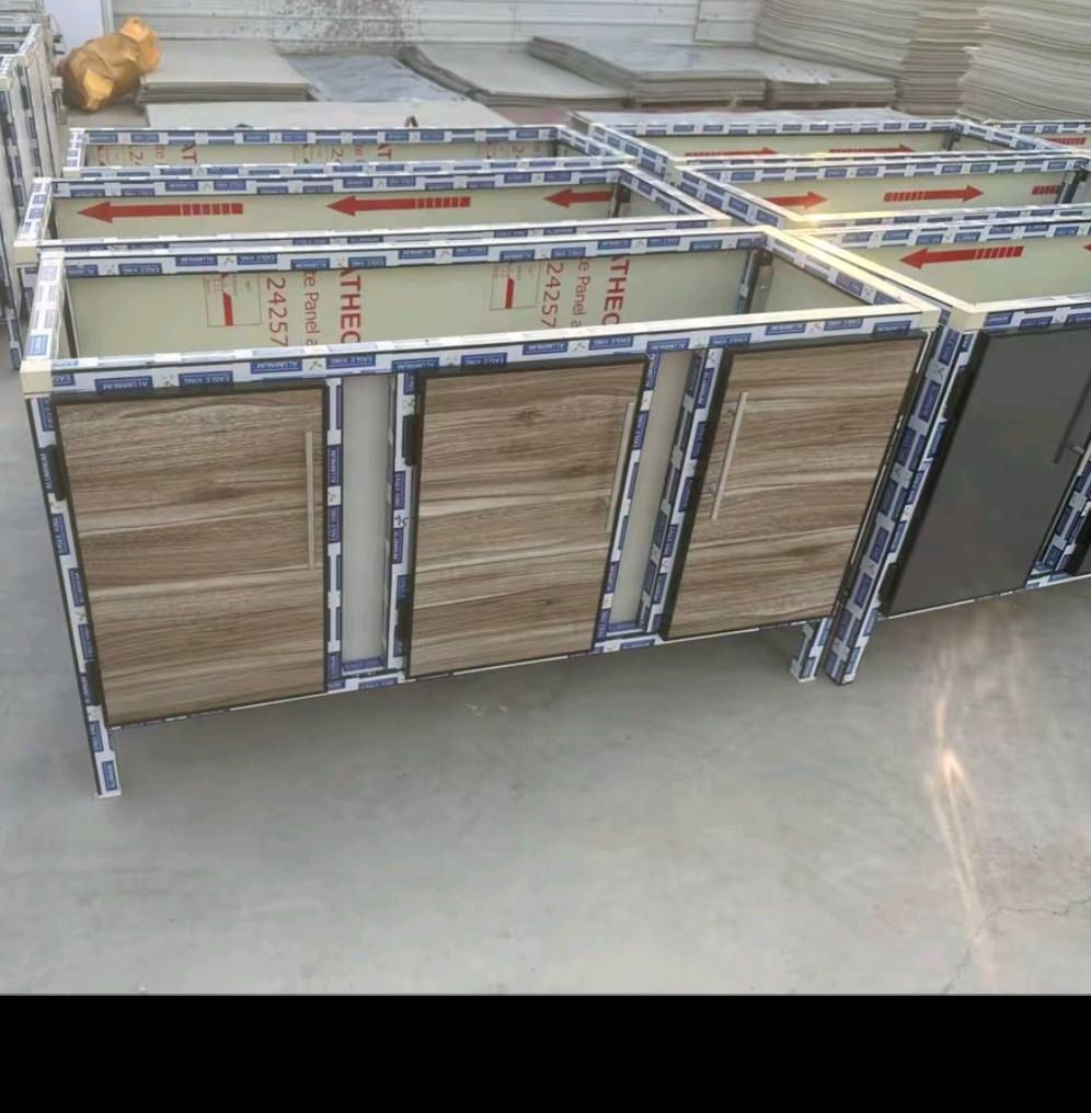 سلام عليكم سناكي جدد قياس متر ونص مرمر سعر ١١٠ وتوصيل مجاني رقم ***********
