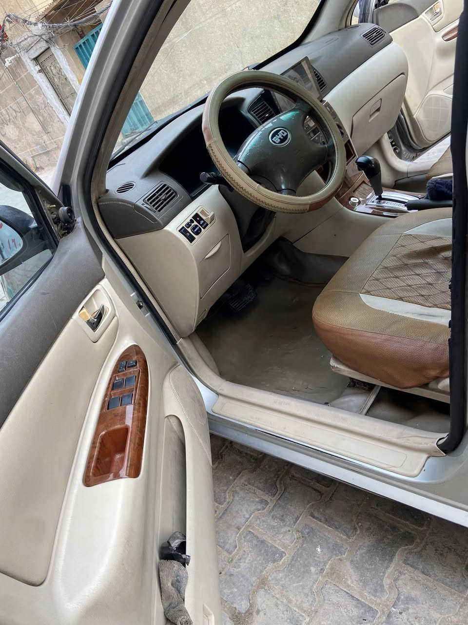 السلام عليكم سيارة بي وايدي موديل 2012 ماشية 130 عالبلادي من دعامية لدعامية سيارة بيهة جراد يرادلهة صبغ فقط مكفولة من ضربة وكير ومكينة كير اوتاميتك سيارة بلادية برغي ما مبدل بيهة حدادية نضيفة ومكاني بغدادالشعلة السعر 48 انتصال ***********
