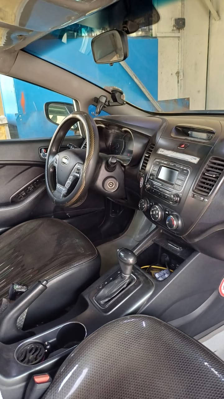 واد امريكي محرك ١٨٠٠دوش حادث بل جاملغ الأمامي 
سياره رقم بغداد محوله جديد سياره جديده بمعنه الكلام 
تخم تاير جديد كير مكينه صدر كله مكفول سياره خير من الله رقم التلفون ***********
واذا اكو مراوس بسوناته مضلع خليجي 
مكاني بغداد الزعفرانيه 
سعر سياره ١٢٠وبيهه مجال
