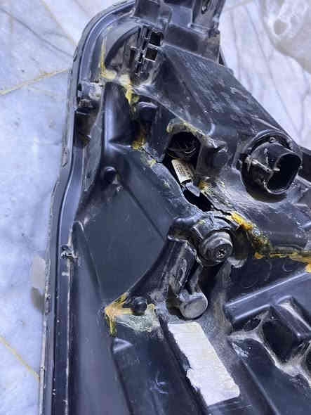 السلام عليكم لايت جهة السدر لد برتقالي وارد امريكي شغال بيه شويه كسر بالقاعده***********
