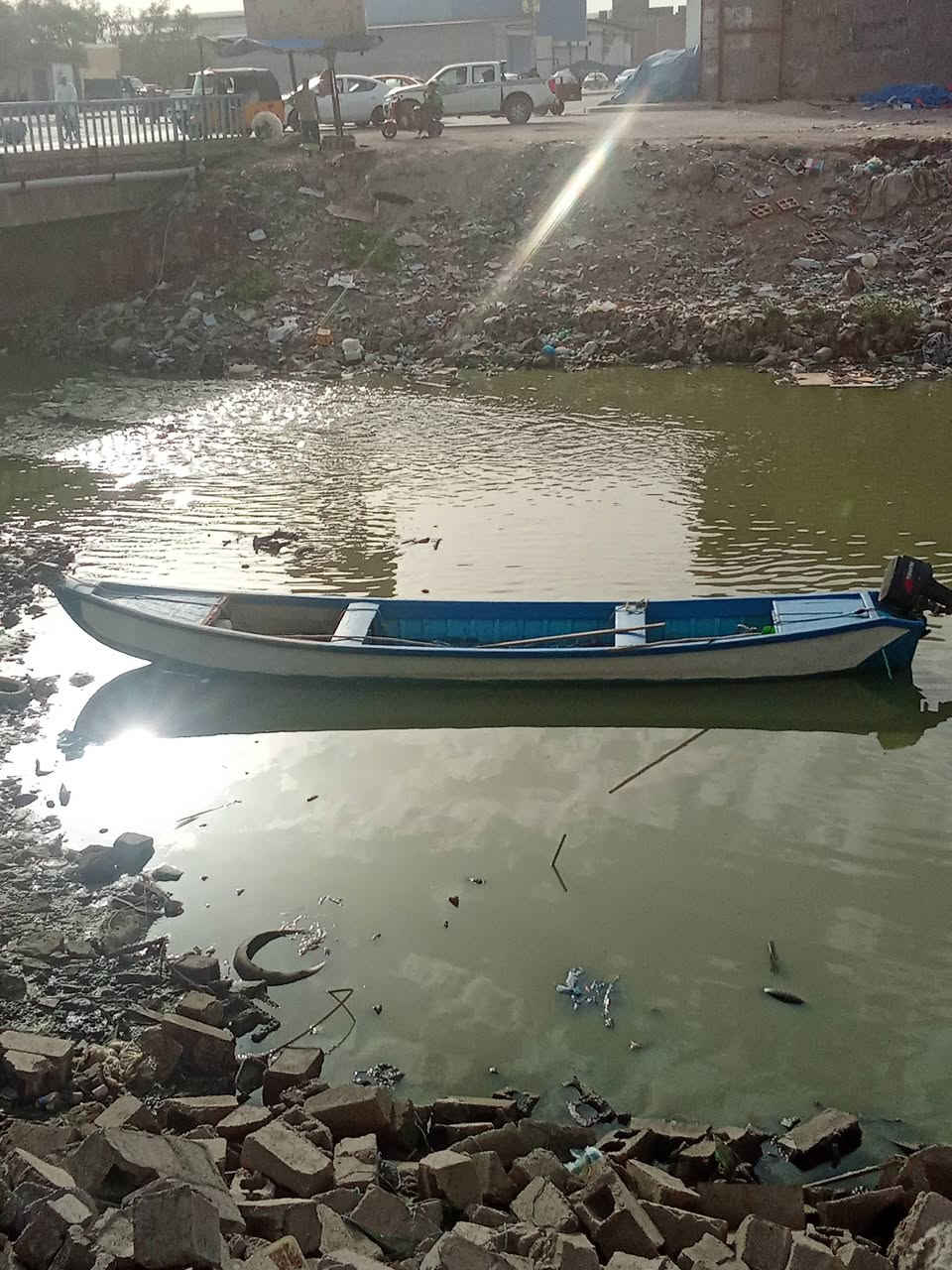 مكينه تهاستو ام 30  هيه والبلم مفتوح بس محرك فقط بلمليونين اله ربع ***********الرقم وتساب العنون بصره العشار
