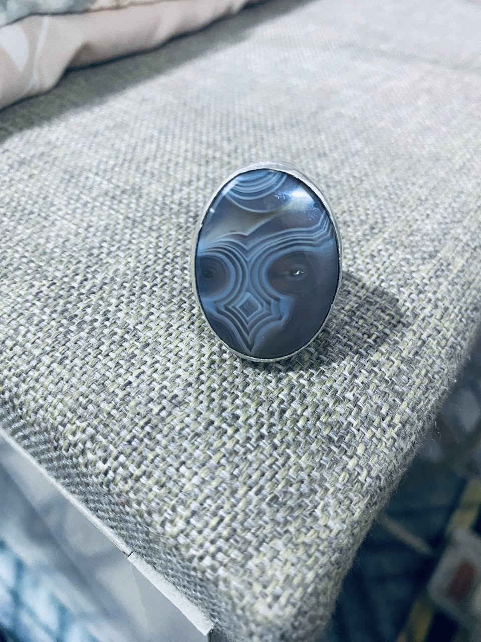 سلام عليكم جزع قديم قديم تصور رباني وجه وعيون زرق واضح كلش يشهد الله محبس صايرله اسنين عندي صياغه يدويه ثقيله الاستفسار الاتصال عله الرقم ***********او خاص توصيل ماعندي مكاني البصره
