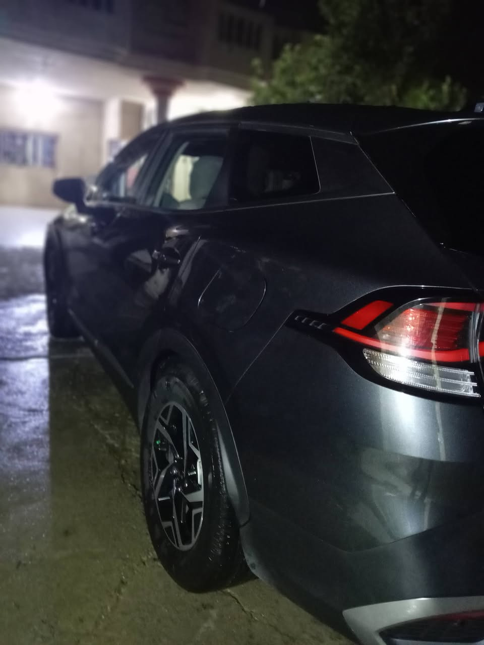 سلام عليكم سبورتج موديل 2023 ظرر جاملغ 
و بنيد ماشية 46الف السعر 185وبيه مجال  قليل الرقم الهاتف ***********
