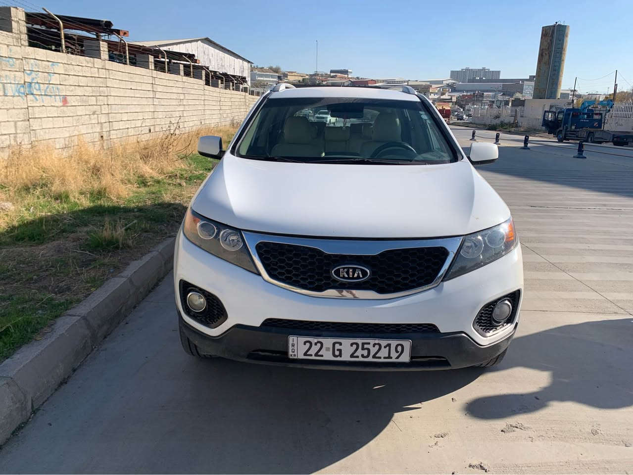 سلام علیکم سیارە کیا سورینتو 
مودیل٢٠١٢ شاش ایباد، کامیر،٣مقطع ٧ راکب، مکینە مفتوحە ما عندە ای مشکیلە ,بس جملغي یم سکن صبغ ،اربعة سلندر ،عندة بطاقة بنزین,گیر ما عندە مشکیلة, تایات جدیدە،کل اشیاء جدیدە,سنوی باقیە سنە, رقم اربیل , باسمی تحویل و غرامە بشرط, 
سعر 157
معاملە , مکان سلیمانی
*********** 

بەناوی خوای گەورە سەیارەی کیا سورینتو مودیل ٢٠١٢ شاشە ئایپاد ،کامیرا،سی ریز کوشن ٧ نەفەری ،مەکینەی کراوەتەوە،تەنها جەملغی لای سەکنی بویاخە،تەرزەی نیە ،جوار پستون،بیطاقەی بەنزینیشی هەیە،گیری هیج کیشەی نیە،تایەی تازەیە،هەموو شتیکی تازەیە، سەنەوی سالیکی ماوە بەسەرجی رەقەم هەولیرە،بەناوی خومەوەیە تحویل و خەرامە بەشەرت ،نرخی 157 معامەلە,شوین سلیمانی
*********** السليمانية, العراق
