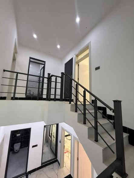 دار طابقين  #ركن  طابو صرف للبيع

 المساحة : 100 متر مربع  (10*10) متر 

 يقع على  شارعين  20 م 

((نظام دكت - مغربي - غاز - المنيوم - واجهه فلين ))

(كراج - استقبال - مطبخ حار وبارد - غرف نوم عدد 3 - مجموعتين صحيات)

 الموقع :   حي الواسطي  _  مقابل  ماركت  عدنان

💵💵السعر 195 وقابل للتفاوض💵💵

🔴 1- التعامل يكون مع صاحب العقار الشرعي حصراً
2- المكتب  وسيط بين الطرفين ولحفظ الأجرأات القانونية والتأكد من صحة العقار قبل تسليم اي مبلغ بأشراف قانوني

للأستفسار ✅مراجعة مكتب القصر الذهبي  🔔

📍عنوان المكتب كركوك واحد حزيران قرب تقاطع الحصو ورمل 
         

                          
***********
***********📱

✅نستقبل جميع عروضاتكم السكنيه والتجاريه في كركوك 💯والترويج لها عبر الصفحه الخاصة بل مكتب
                  #مكتب  القصر الذهبي  للعقارات 
للأستثمار والتطوير العقاري 💯 معنا نحو الأفضل
