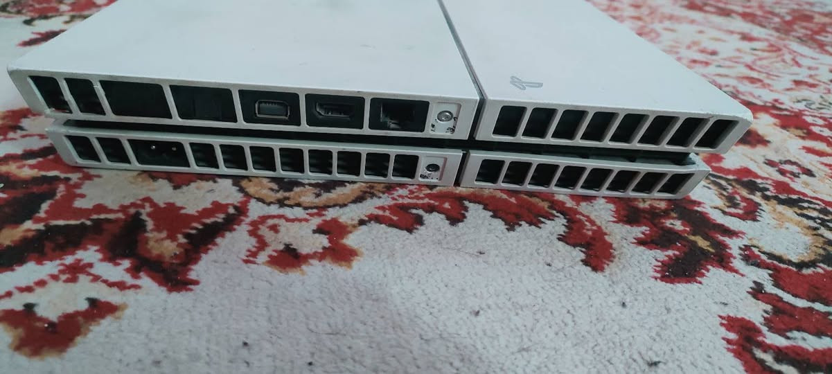 للبيع ps4 فات،
بلي 4 للبيع جهاز نضيف مفتوح لغرض التنضيف وتجي وتفحص البلي كامل قبل الشراء مع جويستكات 2 اصليات وحده مال سلم ووحده مال برو 

3 العالب سكيرو وبلاك3 وتراث هوكورز عربيه

السعر مع الالعاب: 265

السعر بدون الالعاب: 190

والسعر قابل للمفاوضه.

العنوان: كربلاء شارع ميثم التمار.
الرقم: ***********
