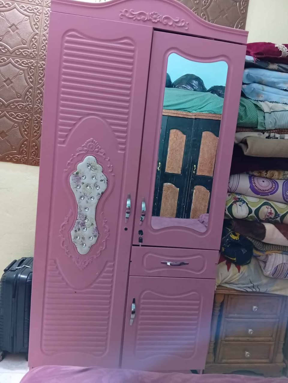 غرفة كويتي مع كنتور كويتي وكنتور بناتي تركي للبيع للستفسار .
*********** عمارة, ميسان
