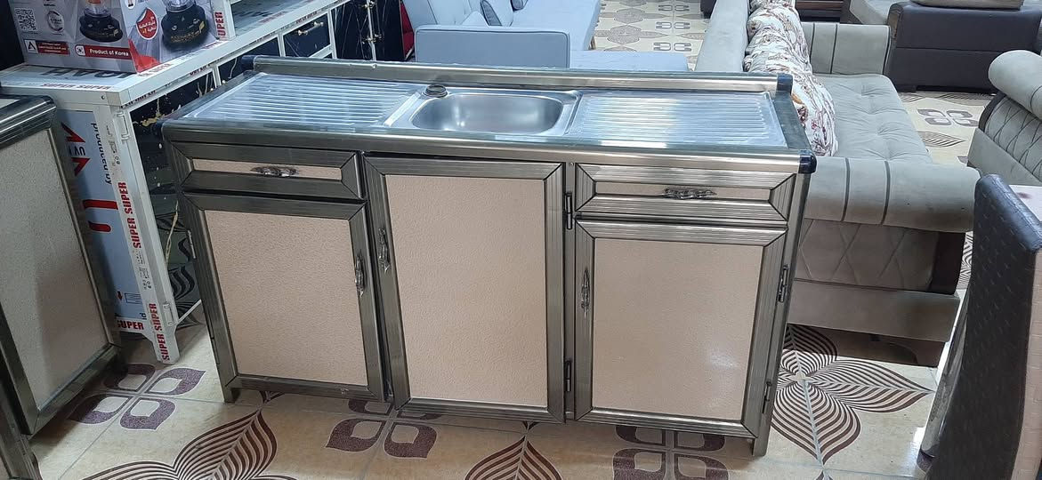 معرض العماد//كاونتر تفصال نزال مترين وسنك متر ونص اي عيب مبي للأستفسار ***********//*********** كركوك, العراق
