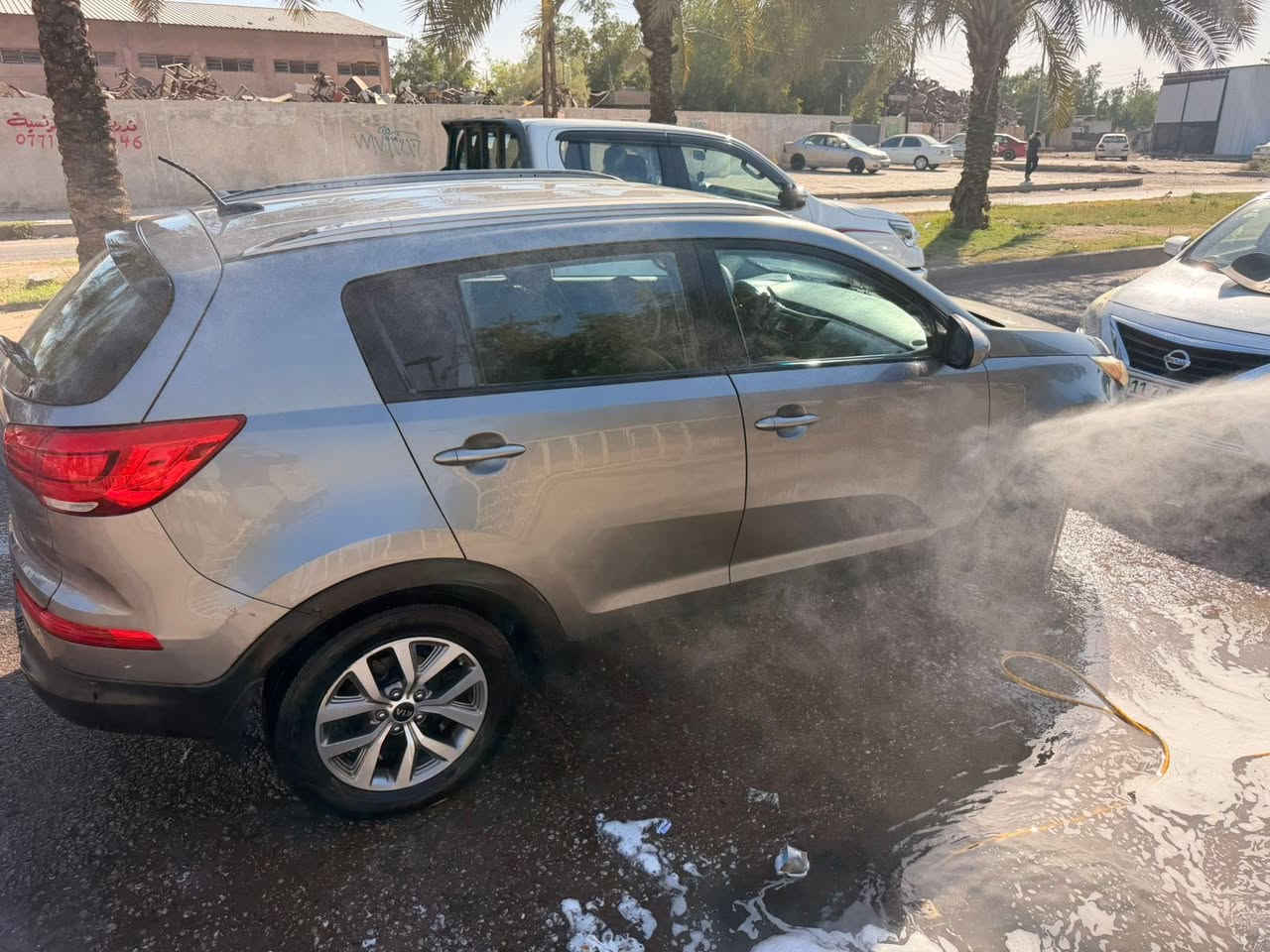 سلام عليكم للبيع سبورتج موديل 2016 وارد امريكي حادث قطعتين فقط والبنيد مبدل الباقي كفاله عامه رقم بغداد محرك 2400GDI خير من الله لاتنقيص ولا تبخير سياره جاهزه من كلشي السعر 133 وبيه مجال مكاني بغداد الشعب رقم ***********
