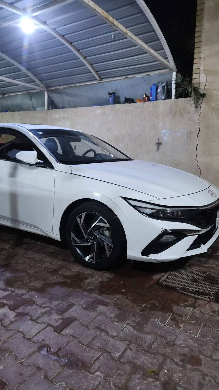 السلام عليكم للبيع النترا تجميع صيني
مواصفاتها معروفة موديل 24
بيها فقط باب السايق مبدل اصلي الباقي كفالة
ماشية63 الف كيلو المكان بصرة السيارة بأسمي وكالة 
التواصل على هذا الرقم ***********
السعر 130
