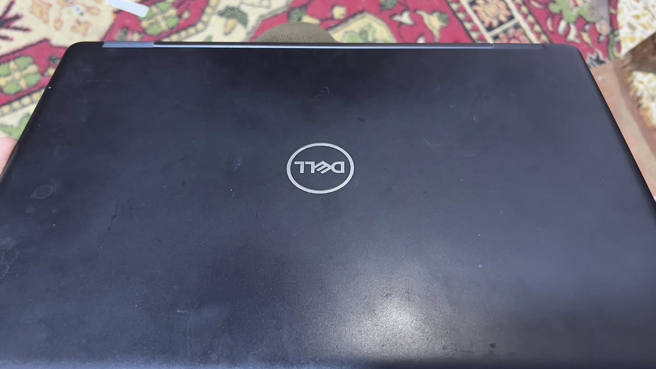 لابتوب للبيع ( Dell  )

‏

‏سريع وقوي ،  مناسب للدراسة والبحوث والتصميم والمونتاج،  وايضا قوي ويشغلك اللعاب بسلاسة وفريمات عالية 🩵 

‏نظافته 100% 

‏

‏معالج/  Intel core 7 جيل 8 u 🔥

‏رام / 8 كيكا DDR4

‏التخزين  / 256 كيكا ssd ام تو قابل للتطوير

‏الشاشة / 14 انج

‏كرت شاشة / داخلي  كيكا
‏

‏ملحقاته كاملة بعد

‏شاحنته الاصلية
‏
‏سعره النهائي  350 الف بيها مجال  
‏
‏واتساب/  او اتصال ***********  

‏
