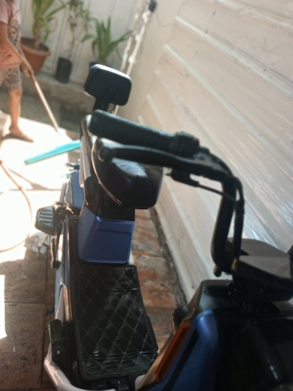 دراجه شحن ريان للبيع حجم 16 دراجه جديده زلغ ما بيها بطاريات كلش نضيفه شاحنه نضيفه كلشي شغال بيها دبل اشاره اشاره يمنه يسره حساس بريك بريك امامي وخلفي شاشه تطلع الاعطال لايت ناصي عالي بصمتين سويجين سرعتين سرعتها 50 حقيقي دراجه ما بيها اي نقص مكان بغداد الغزاليه السعر 380 وبيها مجال للاستفسار *********** للبيع او المراوس ببانزين لا تتصل راسلني فقط مفتوح الرقم واتساب و ماسنجر
