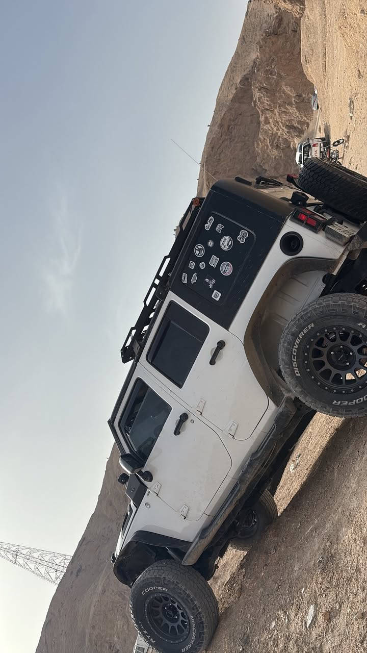 السلام عليكم اخوان جيب رانكلر ٢٠١٢ كير مكينه نضاف تخم تاير ووياله ميثود ومرتبه السياره ومصروف عليها خير من الله سياره مميزه بالشارع حداديتها نص عمر  شاشه تسلا  بيها سوج بنل ٨ مفاتيح كشافات امامي وخلفي فور ويل شغال دهن كير جديد مجهزها من كلشي رقم بغداد بأسمي تحويل ثاني يوم السياره نواقصها خفيفه  السعر ١٦٥ ومو سعرها هذا مجالها قليل كلش مكاني البصرة واليجي بي خير ويتدلل تفاصيل اكثر  *********** وبيكم خير وتدللون
