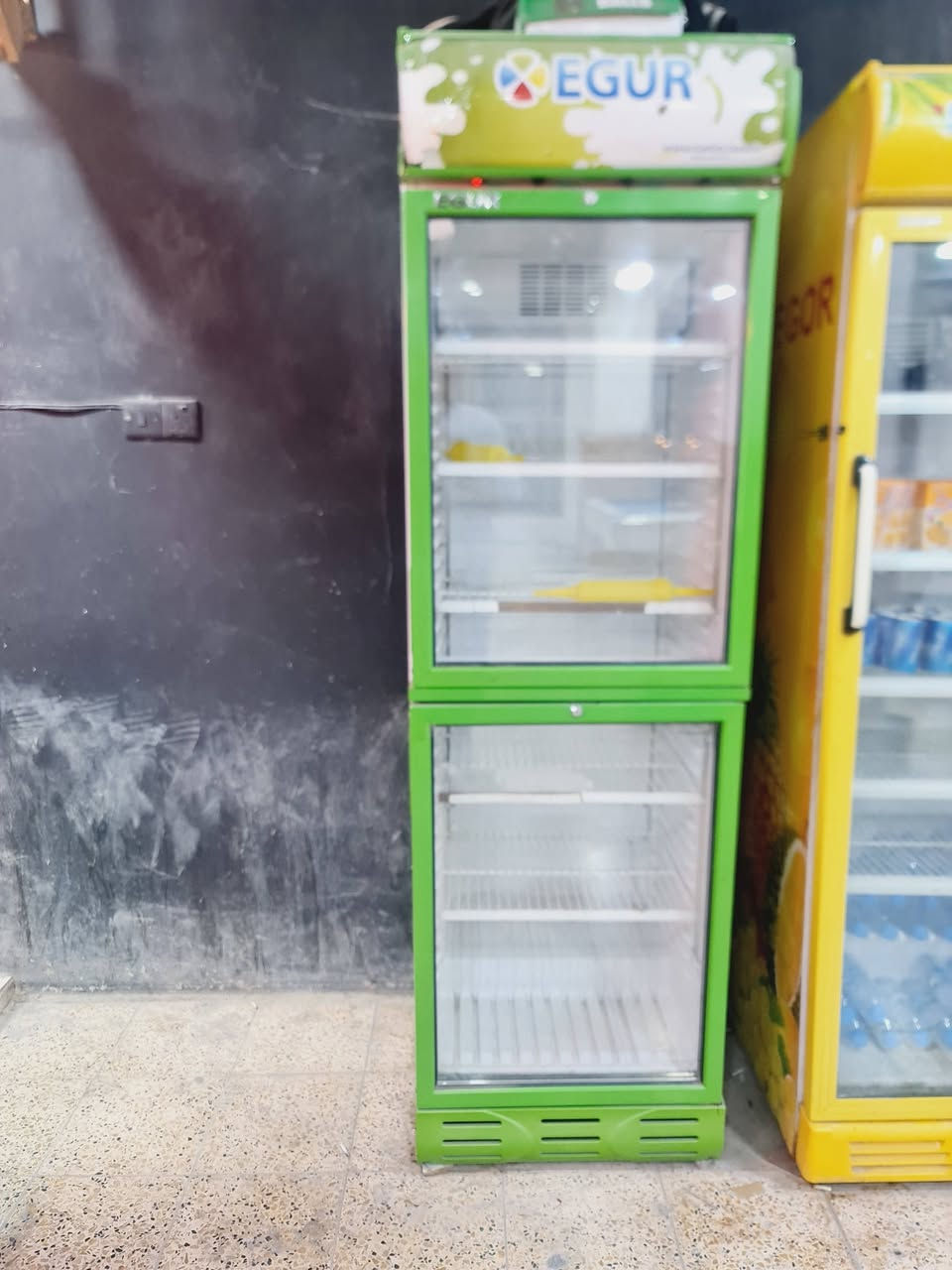 ميز بليارد سوبر ماستر شرط السعر ٩٥٠ نضيف كامل للبيع ***********  براد شغال كامل للبيع السعر ٣٥٠٠
