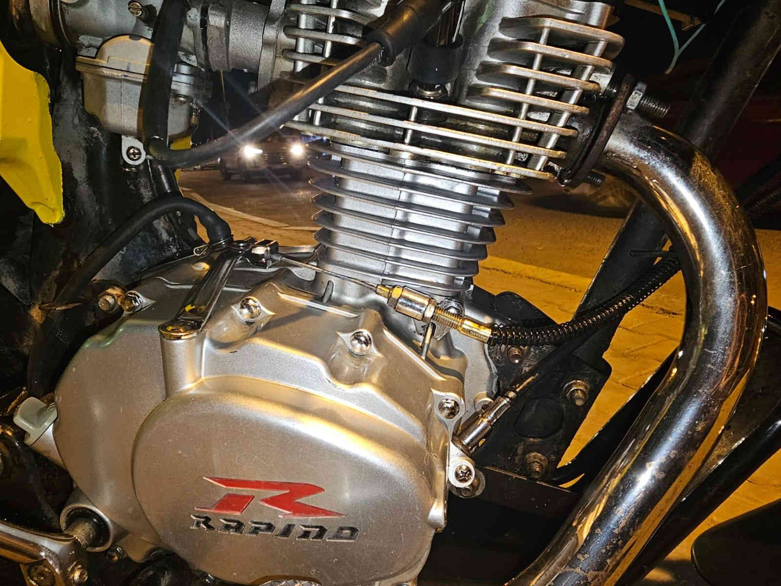 ايراني سنويه رقم مديل 23 بس تستلم الوحات +بيها لوحه مؤقته مع خوذه +كشن مدوشم  المحرك رابيدو مجفت نضيف +كهربائيات كلها شغاله السعر مليون وستميه وخمسين 1650 وبيها مجال
الأستفسار ***********
