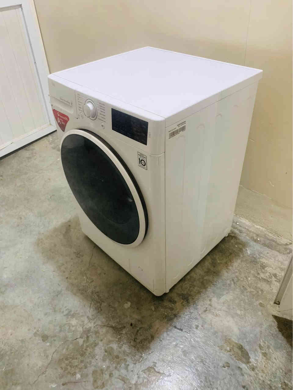 ئەم غسالەیە لۆ فرۆشتن مارکە Lg مۆدیل نوێیە لۆک لۆکە بێ حەیبە 8 کیلۆیە
 ناونیشان هەولێر دارەتوو گەیاندن بەخۆرایە بۆناو هەولێر📍
لۆ زانیاری زیاتر *********** ڤایبەر واست ئاپ📞 أربيل, العراق
