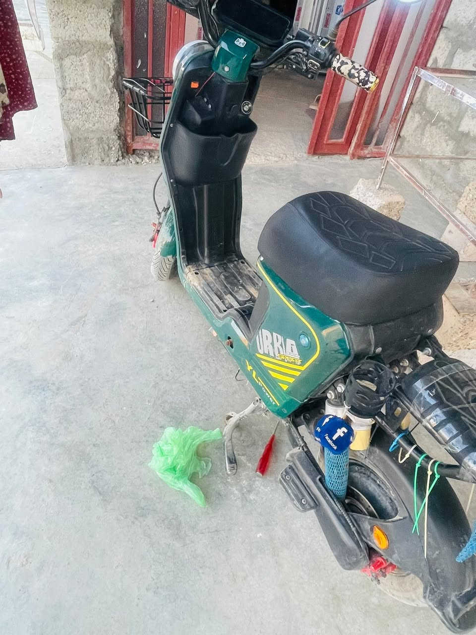 سلام عليكم يوجد مطور R9 للبيع نضيف حيل موديل 2025  كلشي شغال بي مابي اي نقص  السعر 460 وبي مجال للطيبين الاتصال ***********
