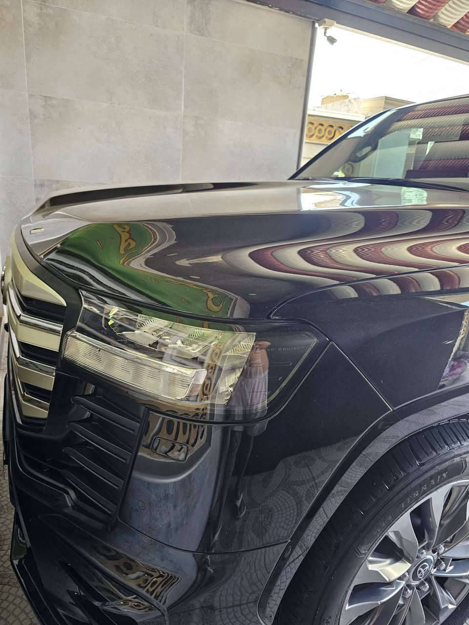 لاندكروزر2024  عداد السرعه 
24 الف كم ( بريم  ) اصل  Gxr.Limited black Edition
فول مواصفات / داخل بيجي 
بصمه أبواب وتشغيل - تبريد كشنات - كراسي كهرباء - صندوق كهرباء - 3 شاشات 
الأهم …  - رادار امامي خلفي - 5 كامرات / سعر 710$
الاتصال
 ***********
***********
المكان ديوانية
