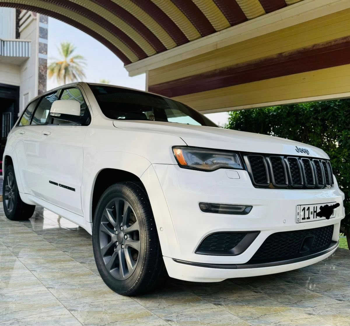 الـسلام عليكم…للبيـع فقط
مكلف بالنشر ما متواجد على الفيس اتصل على الرقم
__________
-جيب 2018 شكل ال S
-اللون:ابيض
‏‎-المقاعد الأمامية كهربائية 
‏‎- المقاعد الأمامية تدفئة
‏‎- نقطة عمياء بلمري رادار جانبي
‏‎- فتحات usb للمقاعد الخلفيه  
‏‎- تشغيل عن بعد  
‏‎-  تدفئة ستيرن 
‏‎- سقف سلايت 
‏‎-  الشاشة كبيرة مع GPS 
‏‎- تشغيل عن بعد 
‏- apple carplay واندرويد اوتو
‏‎- صندوق كهربائي 
‏‎- حساسات أمامية اصلية 
‏‎- كاميرا خلفية اصلية دواره  
‏‎- مرايا متحسسه للضوء العالي 
‏‎- محدد سرعة ( كروز سرعة )
‏‎- رادار خلفي نظام بريك اوتماتيكي
-نظام مانع انزلاق
-ماشيه:150 الف كم
-الضرر باب وجاملغ والسونار مرفق في المنشور  
مكان السيارة:صلاح الدين قضاء الضلوعية‎ 
السعر:250 بيها مجال بسيط للشراي
للاستفسار الاتصال ع الارقام:***********
