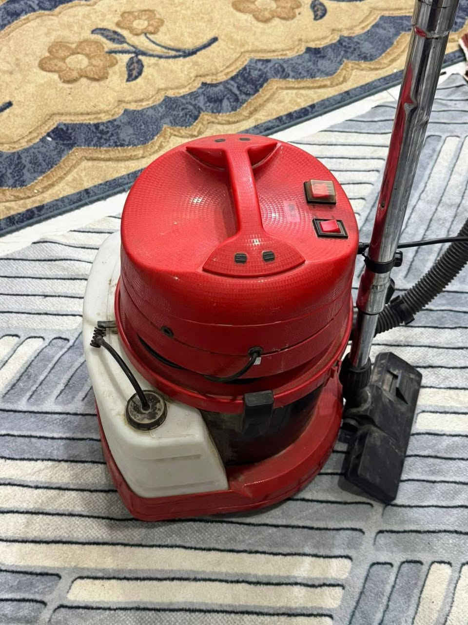 بسم الله الرحمن الرحيم
من رخصة الادمن 
مكناسات من شركة فانتوم الاصليه شغالات وخير من الله تنظيفهن العدد 2 وغسالات صحون شركة بيلسان غساله غلطه الغساله سعرها 400 الف وبيه مجال قليل والمكناسات سعرهن 120 الف وبيهن مجال موجود واتساب *********** وخاص متواجد
