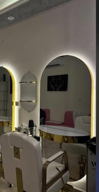 كرسي ومراية • مستعمل • الدورة