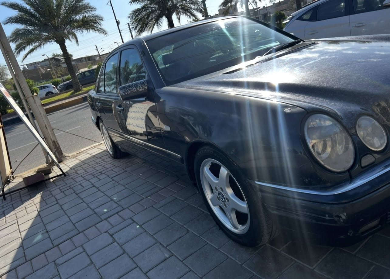ام عيون 1998 محرك V وارد يابان افنكارد
ويل AMG 17 تو سايز

سستم صوت Pioneer

افنكارد وارد ياباني

صبغها جاملغ امامي وبيها جراد بالتكم 

مغلف بنيد وقماره كاربون فورجد. جراد بالبنيد

لايتات عدسه زنون عالي ناصي وبلاجكتور

وبيها طخه خفيفه بالجاملغ الخلفي بعدها ممصلحه 

شاشه كار بلي + داش كام وكامره اماميه

***********
السعر 90$
