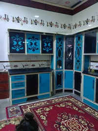 سنغافورة • خزانة مطبخ