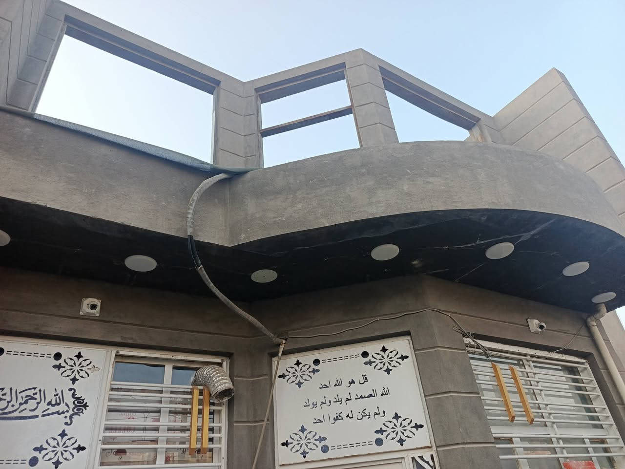 دار للبيع مساحه ١٣٠ بسعر مناسب للاستفسار ***********
