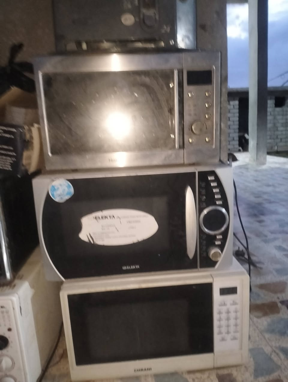 صوبة نفطية بالة ياباني فر حجم وسط السغر 70 الف
صوبة نفطية بالة دكمة حجم وسط 45 الف
مايكرويفات واوفنات السعر مختلف حسب الحجم والنوع والنظافة 
الصور والاسعار والعنوان كلها بالمنشور يعني ماكو داعي تدخل خاص واريد صور وتسأل على الاسعار
لايوجد بيع بالدين
العنوان 
حي الشهداء  بالقرب من اسواق سلام 
جيران صالون ريماس  تخلي بيت طارق الكرمان بظهرك وتطلع عدل
بيت وليس محل
موبايل ***********
