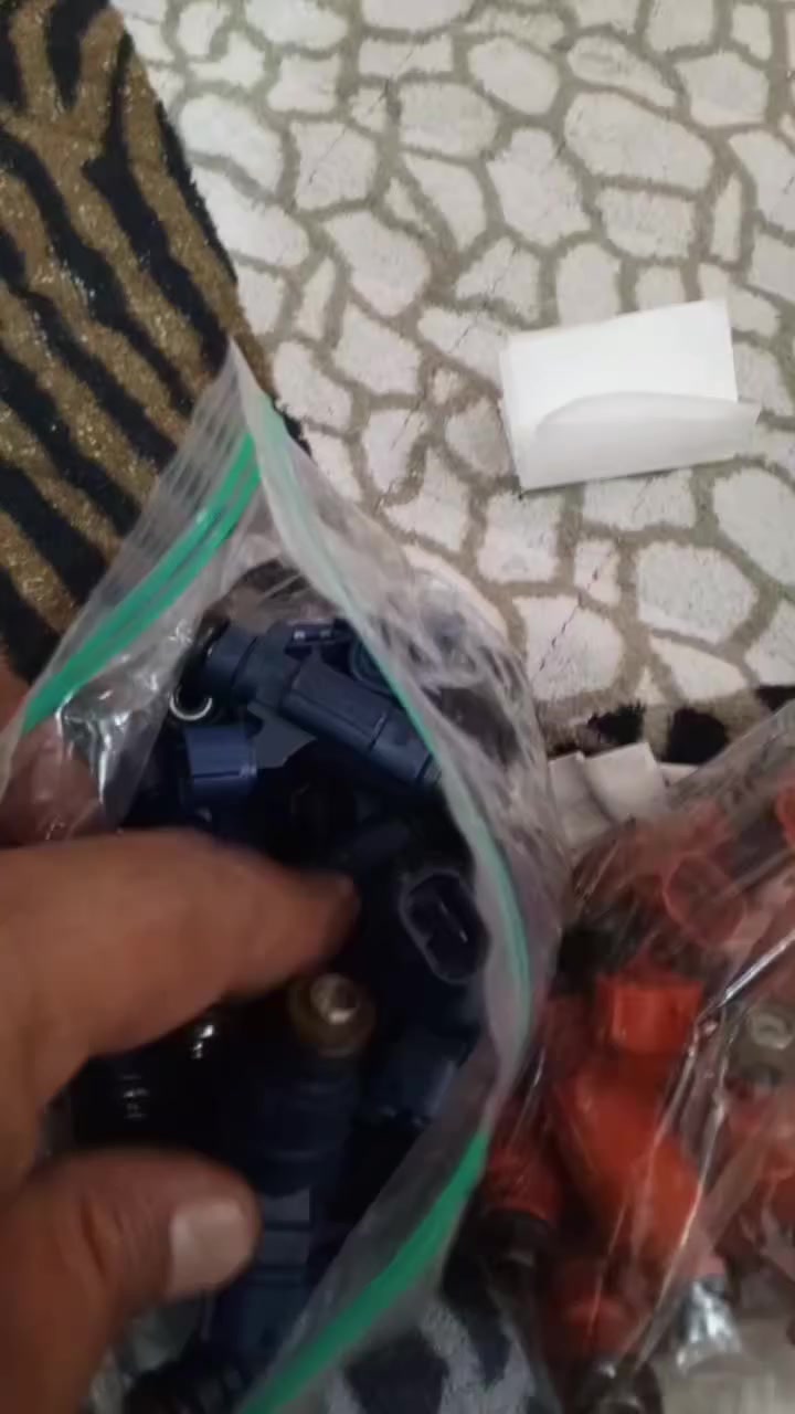 نوزلات النترا سيراتو اكسنت ريو 1600 جمله مفرد سعر المفرد 25 مفحوص حاويه شرط النظافه اتصل أو راسلني خاص ***********
