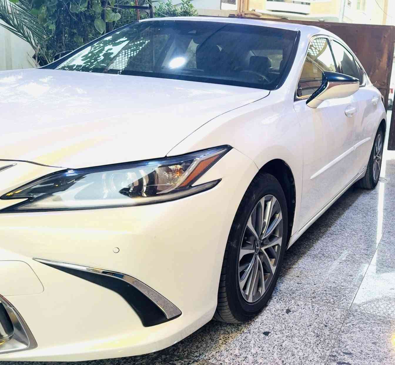 السلام عليكم 
لكزس Es300h هايبرد
موديل 2022
ماشيه 56000 mi
السعر 255 
حادث بنيد مبدل نفس اللون ونص جاملغ صبغ 
وجاملغ خلفي بارد
بدون ايرباك 
مقاعد جلد 
فتحة سقف 
دخول بصمه جميع الأبواب 
رادار امامي خلفي
نقطة عمياء 
مقاعد كهرباء 
58ACA1C11NU024378
للاستفسار اكثر 
***********
