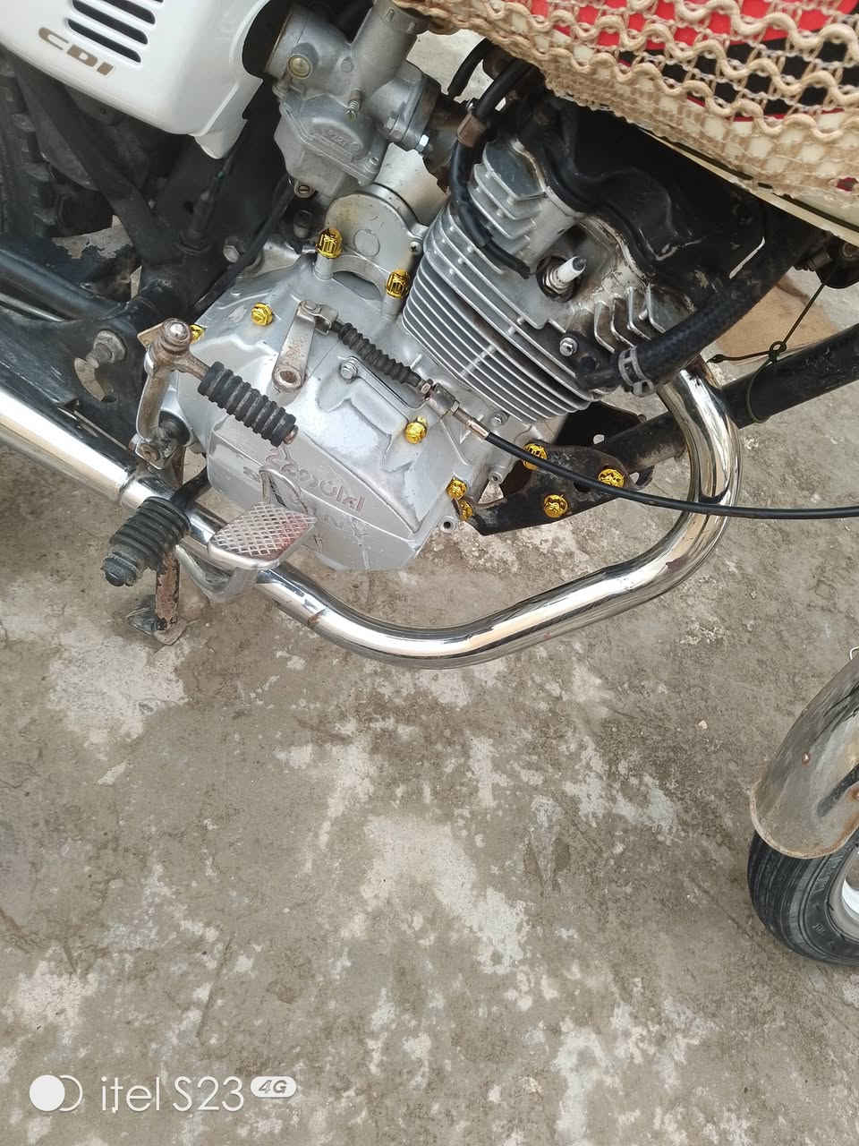 السلام عليكم للبيع دراجة سيفان 21دراجه كامله مكمله اوراق ومحرك خير من الله وكهربيات  كامله اتصل على الرقم ***********
