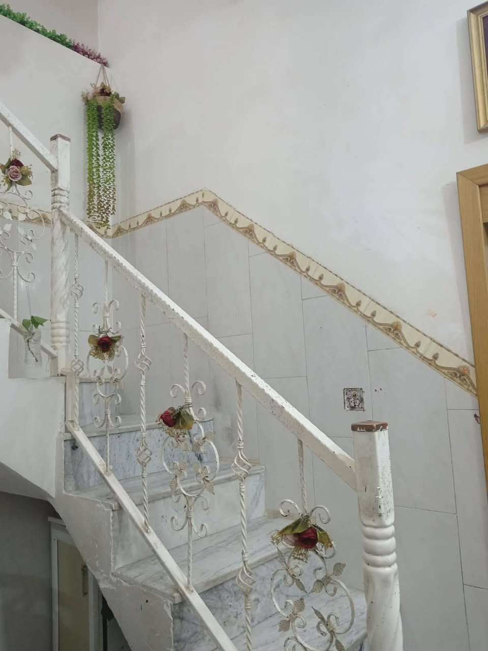 🏡 #بيت_للبيع_طابو_صرف50متر
📍#قرب_ملعب_كربلاء_الدولي_حي_الرساله 
التفاصيل:_
✅ المساحة: 50 م²
✅ طابو صرف
✅ طابقان
🔹 الطابق الأول: صالة، استقبال، مطبخ، صحيات.
🔹 الطابق الثاني: غرفتا نوم، صالة، صحيات.
📞 للتواصل:   🚩سيد حسين للعقار 🚩
*********** ☎️            ***********☎️
