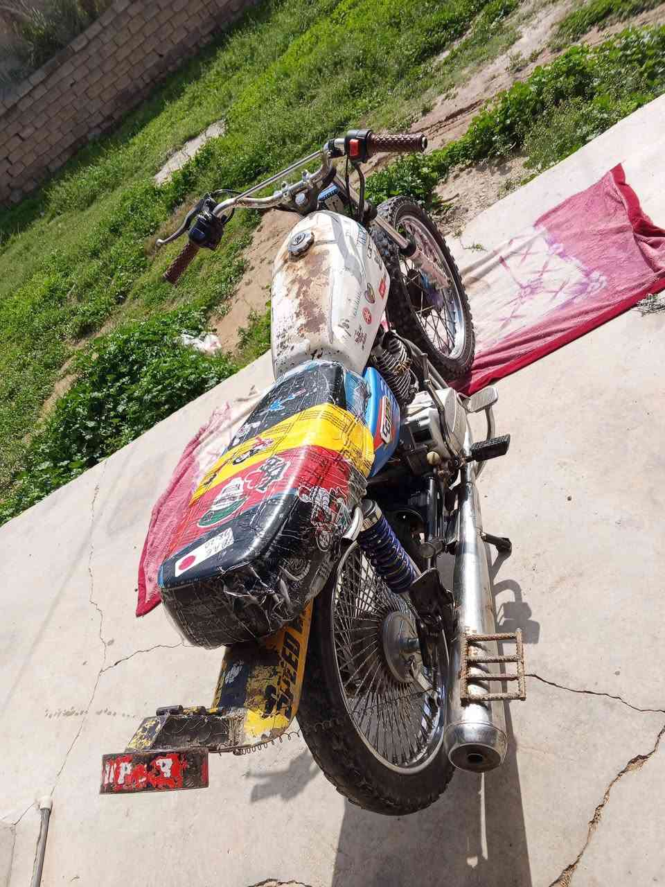 السلام عليكم موطور حربي موديل 24 محرك قطاس 4كير السعر 550 غير متواجد خاص اتصل ***********
